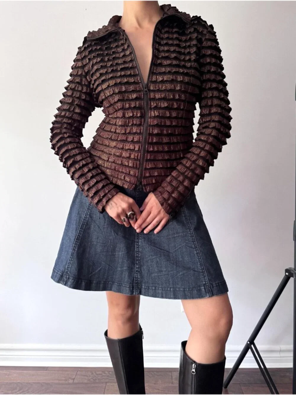 Y2K vintage brown ruffled textured collared long sleeved zip up blouse shirt - Picture 2 of 11